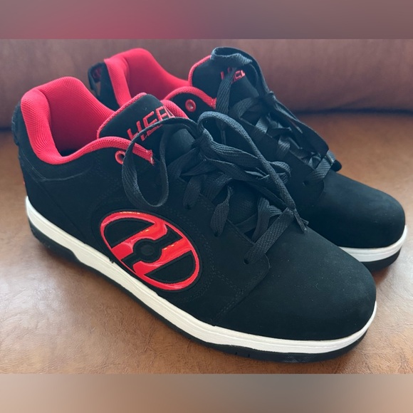 Heelys Voyager Skate Shoes Men’s 11 Black Red Low Profile Wheels ABEC 5 EUC - Picture 2 of 10